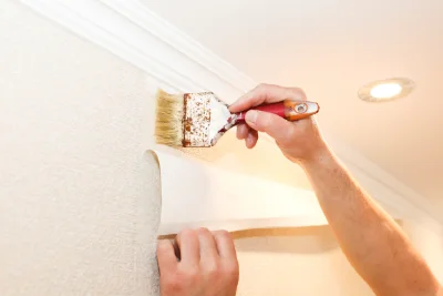 Pose de papier peint à Gourbera — revêtements muraux et toiles de verre